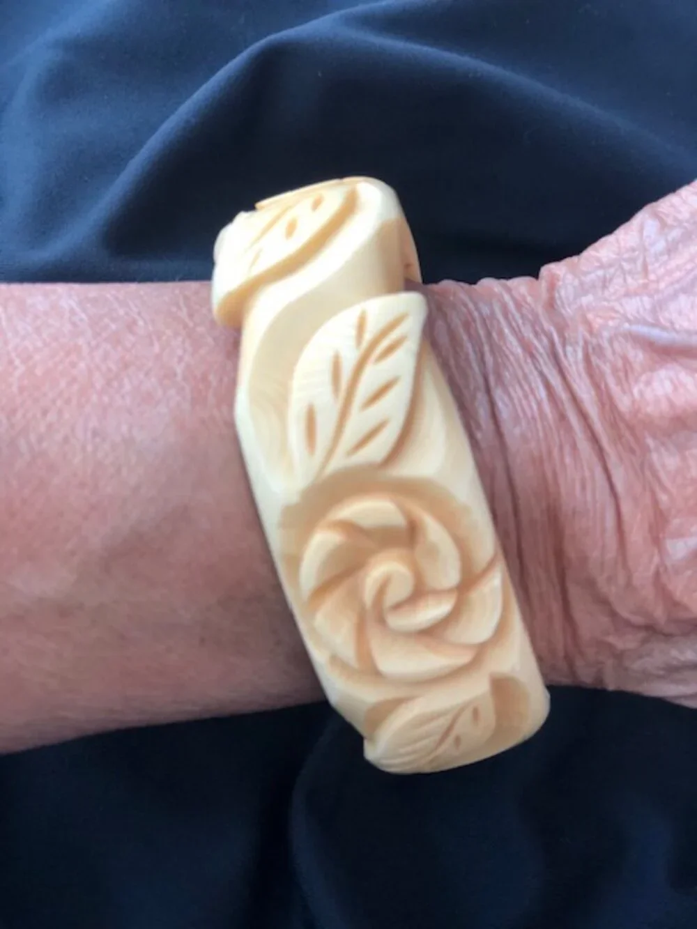 Vinatge celluloid bracelet bangle